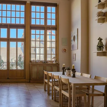 Parc Monceau Artist's Atelier Apartment